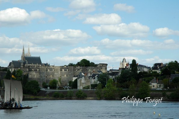 chateau-angers-01